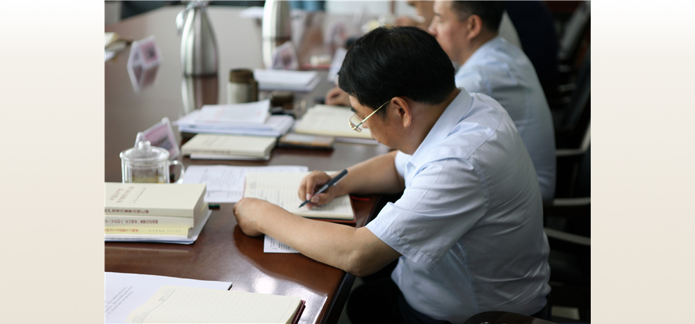 6月26日，局领导班子举行集中学习研讨会，驻局纪检监察组负责人参加学习。